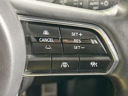 【マツダ・レーダークルーズコントロール】高速道路での長距離走行が楽に！自動で速度を保つクルーズコントロールが、衝突軽減システムと連携し、前方の車両を感知して車間を保つように速度調節してくれます！！