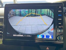 【バックカメラ】駐車時に後方がリアルタイム映像で確認できます。大型商業施設や立体駐車場での駐車時や、夜間のバック時に大活躍！運転スキルに関わらず、今や必須となった装備のひとつです！