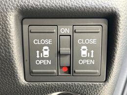 【両側パワースライドドア】スマートキーや運転席のスイッチで後席両側スライドドアの開閉が可能♪電動だから力を入れてドアを開ける必要が無く、小さなお子様でも簡単に開け閉めでき快適です♪