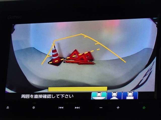 バックガイドモニターを装備してます、車庫入れもラクラクです。