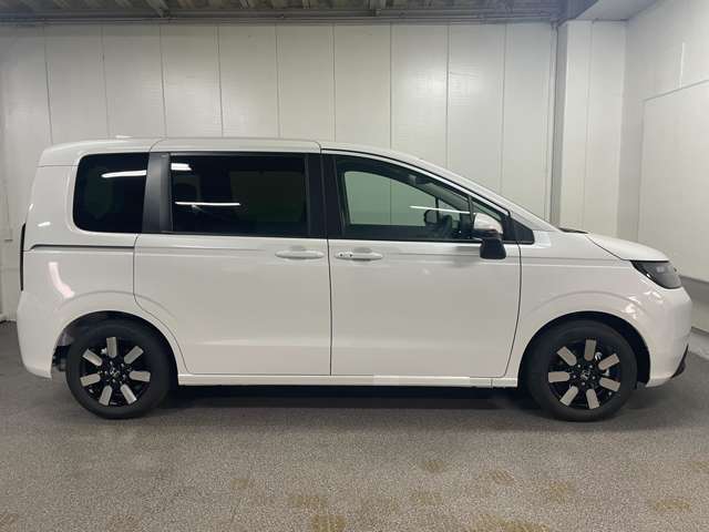 両側パワースライドドア狭い駐車場の乗り降りやお子様にも安心して開閉ができます。