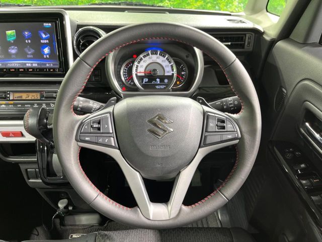 【純正革巻きステアリング】上質な革を使用することで、手にしっかり馴染みとても運転しやすいハンドルです♪