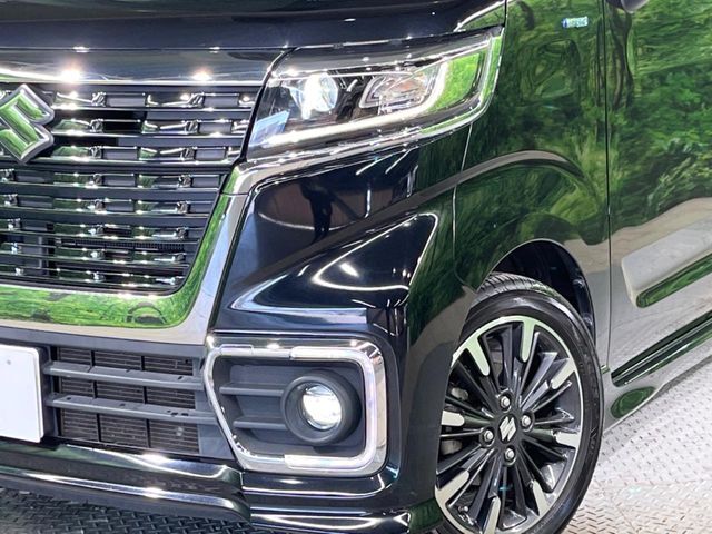 【LEDヘッドライト】悪天候や夜間走行時も良好な視界を確保し安心して運転できる高輝度LEDヘッドライトを装備！点灯速度が早く、消費電力も抑えられています。
