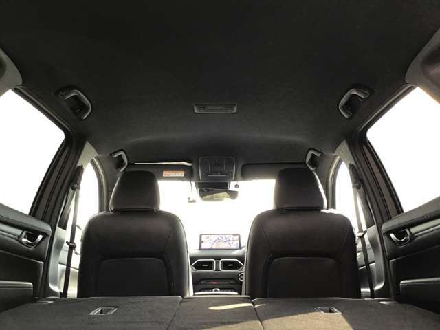 天井も綺麗です☆私は中古車を見るときに天井を良く見るようにしています☆ここが綺麗な車は車内が綺麗なことが多いです☆