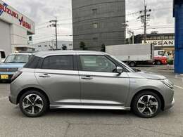 ★　中古車を買うなら、『安心のディーラー販売店』で！　当店では、試乗車として使用していたお車や、お客様から頂きました下取車など数多くの、『特選中古車』を中心に取り揃えて展示しております！　（＾＾♪