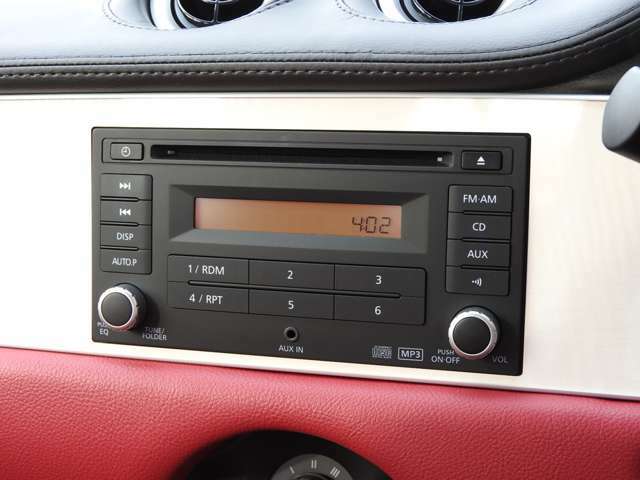 CD一体AM/FMラジオが装着されております。