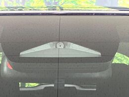 【トヨタセーフティセンス】走行中に前方の車両等を認識し、衝突しそうな時は警報とブレーキで衝突回避と被害軽減をアシスト。より安全にドライブをお楽しみいただけます。