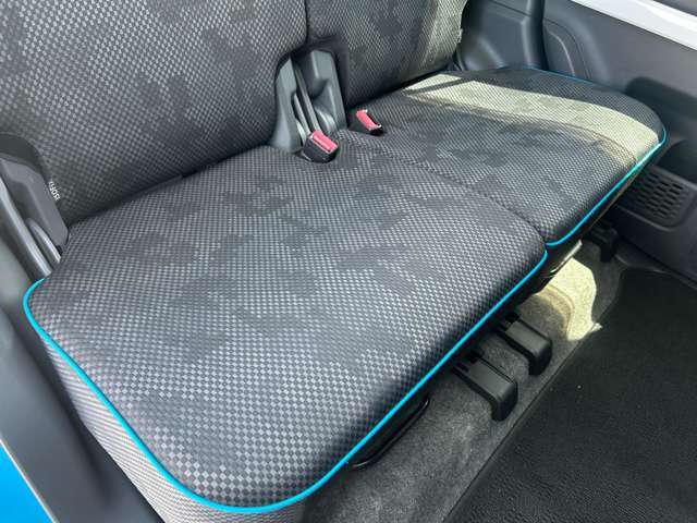 シートも大きな汚れやダメージはございません。納車前には室内クリーニングを施工し、綺麗な状態で納車します。