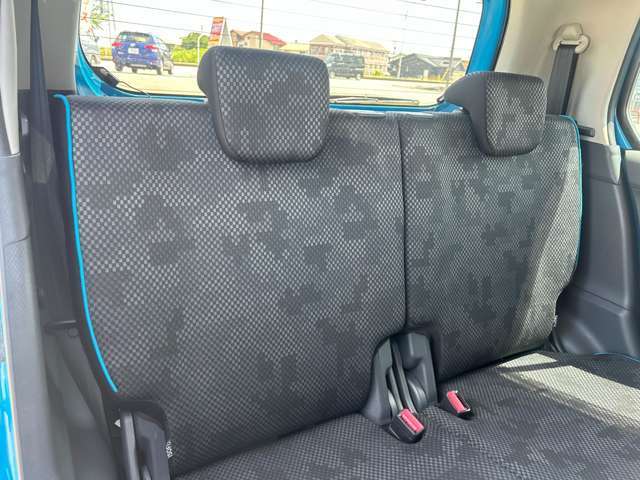 シートも大きな汚れやダメージはございません。納車前には室内クリーニングを施工し、綺麗な状態で納車します。