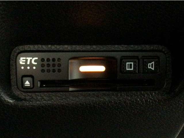 【ETC車載器】もはや必須アイテムのETCを搭載！高速道路のご利用時にとても便利！わずらわしい料金所での現金支払いが不要となりスムーズに通過できます♪