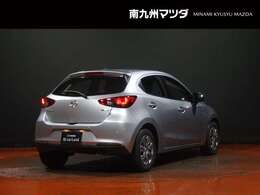 【MAZDA2】マツダのメーカー名を冠したコンパクトカーです。小さめの車体で運転しやすく、かつ5人乗りなので、家族が増えても安心です。「好きを探せる相棒」をコンセプトに誕生しました。外装は研磨をしております