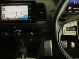 ホンダ純正メモリーナビ搭載なので、遠方へのドライブもお任せ下さい！ステアリング左手側にオーディオ関連のコントロールスイッチを配置しています。操作時は視線を逸らすことなく運転に集中できます