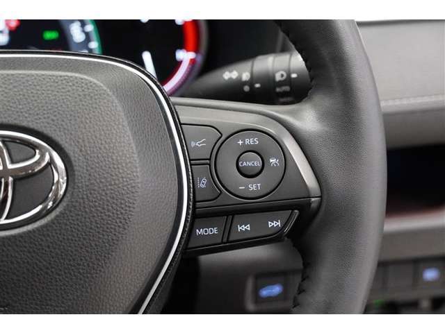 高速道路を頻繁に利用する方におすすめのレーダークルーズコントロール。前を走っている車との適切な距離を保って走行してくれます。長距離運転の疲労感も違いますよ。適度な休憩も忘れずに★