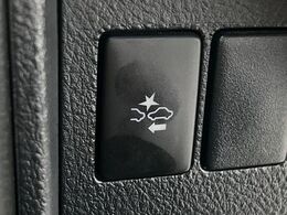 【プリクラッシュセーフティ】前方の車両等を検知し、衝突しそうな時は警報で注意を促し、ブレーキを踏む力をサポート。ブレーキを踏めなかった場合は衝突被害軽減ブレーキが作動、衝突回避をサポートします。