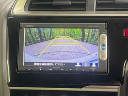 【バックカメラ】駐車時に後方がリアルタイム映像で確認できます。大型商業施設や立体駐車場での駐車時や、夜間のバック時に大活躍！運転スキルに関わらず、今や必須となった装備のひとつです！