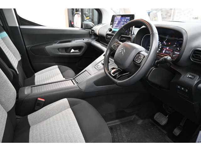 高年式フランス車、ドイツ車を中心としたラインナップです！！JR南武線「武蔵中原駅」より徒歩5分、第三京浜「京浜川崎IC」より車で5分の好立地に御座います♪是非ご来店お待ちしております♪