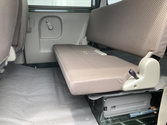 後部座席です。足元空間は広々しており、様々な場面で重宝します。