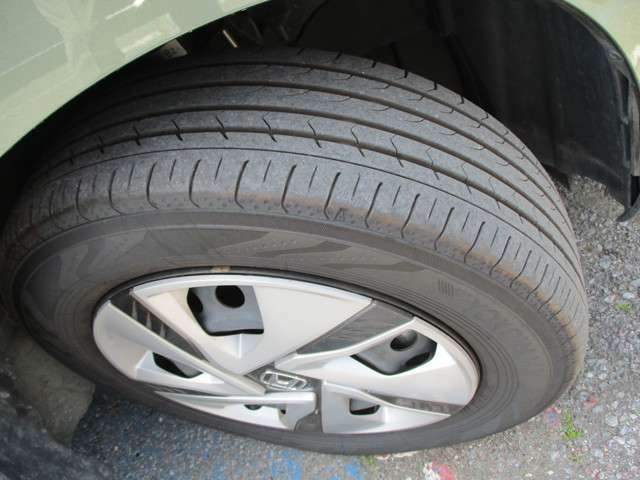 タイヤの溝もまだ残っております。