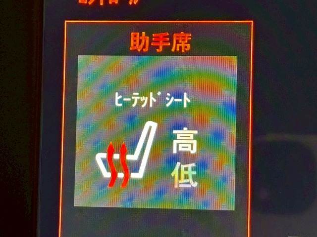 レザーシートには重宝する「シートヒーター」付き。冬場にとても大活躍！！