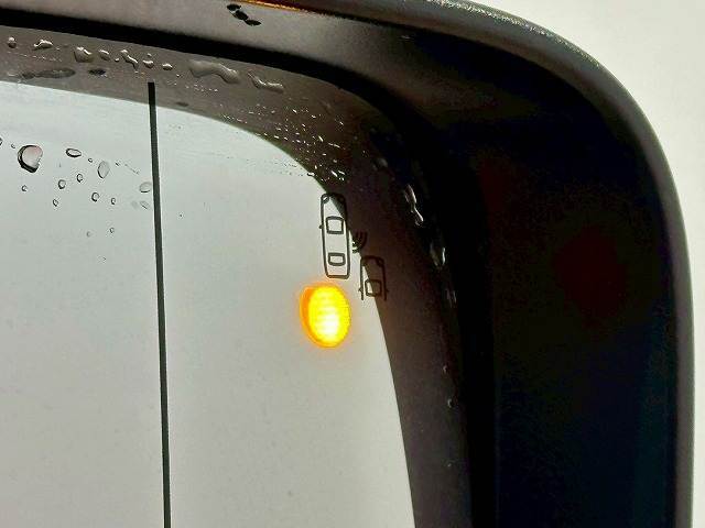 ブラインドスポットモニター装備。車線変更をしようとした時に車両があれば警報を鳴らしてくれます。