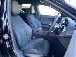 「アラウンドビューモニター」を装備で駐車が苦手な方でも安心です。