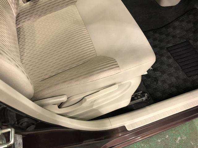 痛みの出やすい運転席シートの角、フロアマット、座面、ともに良好です
