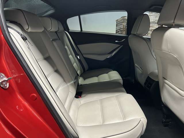 車内もキレイで嫌な臭いもありません☆気になる方は内装のスチームクリーナーも施工可能です♪