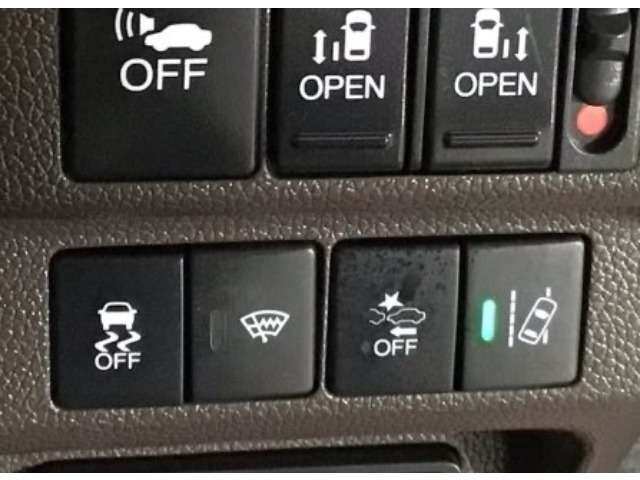 ホンダが推し進める総合先進安全装備のセンシング搭載！　衝突や斜線はみだしなどの危険が予測される時、センサーが警告。ヒューマンエラーを高度先進技術が補完してくれます。