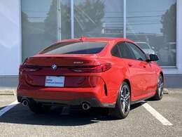 Emergency Service 365日24時間体制で、万一の故障などのトラブルに対応。応急処置のアドバイスのみならず、保証期間中は出張修理やレッカーなどの手配、さらにはお客様の代替交通手段やホテルの確保を行います。