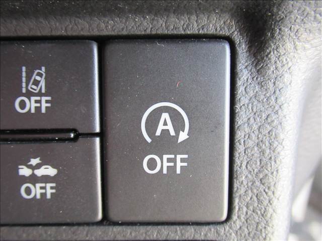 【アイドリングストップ】信号待ち等の間に一時停止した際にエンジンをストップする機能です。燃費が抑えられますし、環境への配慮、騒音の防止に繋がります。