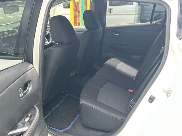 ★5年間新車保障★初度登録から5年間の新車保証が含まれています。長期間、安心してお乗り頂けます！保障費用は支払総額に含まれています！遠方のお客様は保証継承後、お近くのディーラーにて保証が受けられます！