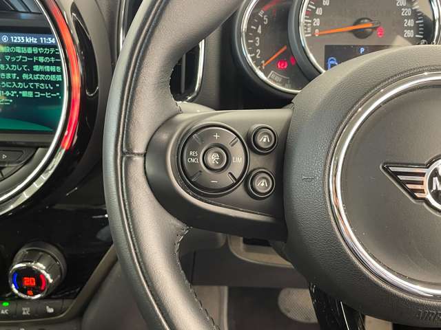 ご来場が難しいお客様でもご安心下さい、店頭在庫でしたらテレビ電話などを使いお車の詳細をご説明させて頂く事も可能でございます。当店スタッフが真心込めてご対応させて頂きます。