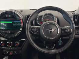 最長10年（対象車条件有）の安心性能保証もご用意しており、走行距離無制限で全国のLIBERALA、ガリバーグループ店舗（一部対象外）でご対応可能でございます。安心してお出かけいただけます。