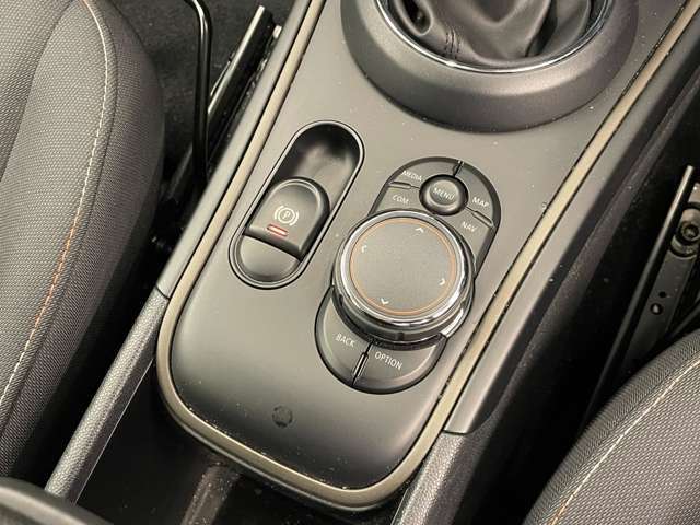 オートローンの取扱種類と致しましては【通常ローン】【残価設定型】【自由返済型】【リース型】とお客様のご希望にお合わせできるプランをご用意いたしました。