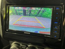 【バックカメラ】駐車時に後方がリアルタイム映像で確認できます。大型商業施設や立体駐車場での駐車時や、夜間のバック時に大活躍！運転スキルに関わらず、今や必須となった装備のひとつです！