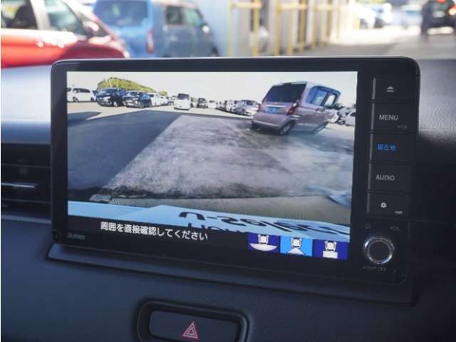 ◆バックカメラ◆リバースにするだけで映ります、後方の安全確認や、狭い駐車場での車庫入れ、雨の日や夜間など視界の悪い時に便利です！安全にバックする為には欠かせない装備です。