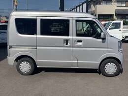 お車の車検・オイル交換・修理・鈑金塗装・ガラス修理・デントリペア・ボディコーティングなども幅広く対応しております。その際は無料で代車を貸し出し致します。車の事は何でもお任せください！