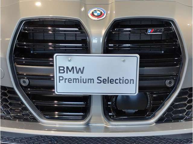 【キドニーグリル】BMWは約90年もの間、ほぼ全ての車両にひと目でBMWだと分かるこの特徴的なフロントグリルが備えられ、デザイン・アイコンとして親しまれてきました。