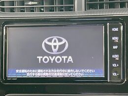 【純正ナビ】人気の純正ナビを装備しております。ナビの使いやすさはもちろん、オーディオ機能も充実！キャンプや旅行はもちろん、通勤や買い物など普段のドライブも楽しくなるはず♪