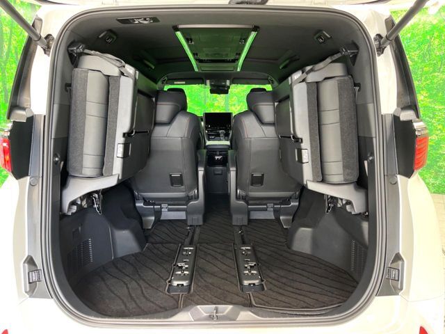【パワーバックドア】スマートキーや運転席のボタンを押すだけでリアゲートが自動で開閉します！荷物を持っている時や、高い位置にあるバックドアを閉める際に便利な機能です♪