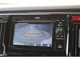 もちろんリアカメラも装備。安心、安全のために駐車時などの後方死角を減らします。また切り替えボタンを操作するとで、ノーマルビュー・ワイドビュー・トップダウンビューの切り替えが可能です！