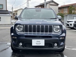 「どこにでも行ける。何でもできる。」Jeepに息づく自由の精神はその素晴らしい性能で、Jeepだから辿り着ける未知なる世界へ誘い心と身体を開放します。