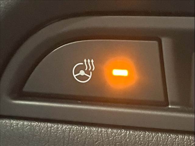 【ステアリングヒーター】寒い冬の日にステアリングも温めてくれる便利機能です☆