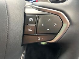 【レーダークルーズコントロール】高速道路での長距離走行が楽に！！自動で速度を保つクルーズコントロールが、衝突軽減システムと連携し、前方の車両を感知して車間を保つように速度調節してくれます！！