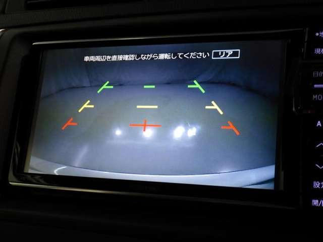 バックモニターも装備しております。バックギアに入れるとナビ画面に車の後方が映し出されます。これで後方確認も安心！