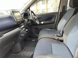 【助手席】きれいな助手席なので家族や友だちに乗ってもらっても安心です！新品のフロアマットのご注文も可能です。掲載箇所以外にご希望の写真がございましたらお気軽にお問い合わせ下さい。