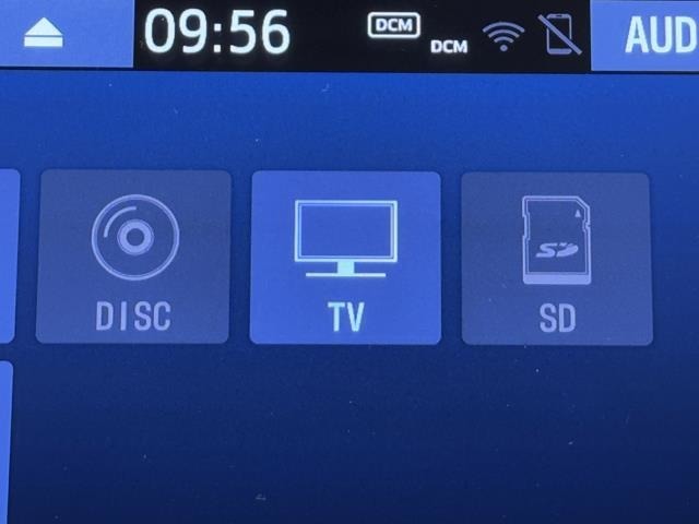 TVが見れるチューナーを装備しています。　新しい車でも付いていないことで、TVが見れない事も多々あるので要チェックです。