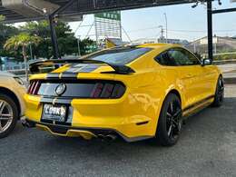 世界にたった一台のアメ車をカスタム。貴方だけの一台に仕上げたカスタムパッケージもご用意。お客様の理想をカタチに。福岡輸入車専門店LOOK'Sにお任せください。