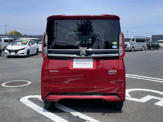 プライバシーガラス　室内の急な温度変化を防ぎ、日焼け防止や目隠し等の役目をしております。