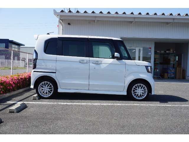 いつもドライバーを見守ってくれる目に見えないパートナー　ホンダセンシング。常に「単眼カメラ」と「ミリ波レーダー」で周囲の状況を認識しドライバーをサポート。運転がもっと安心にもっと快適になります。